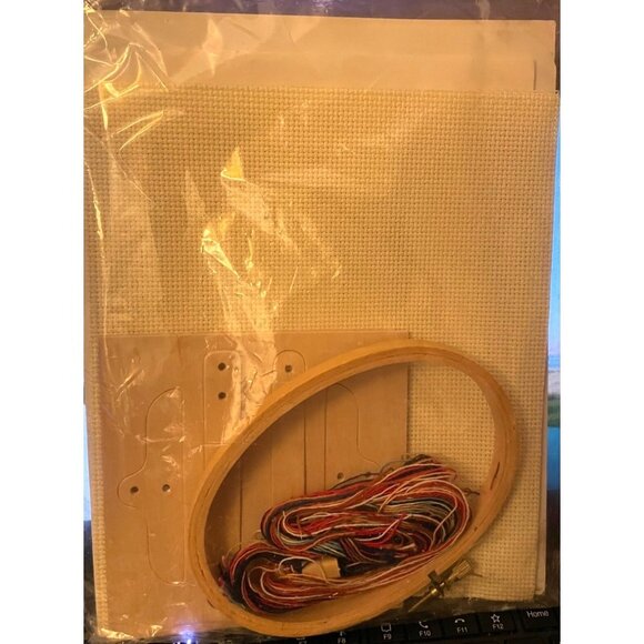 Cross Stitch Kit NMI Sleep In Heavenly Peace #1210 3.5" x 5" Oval Hoop Stand VTG - Picture 3 of 5